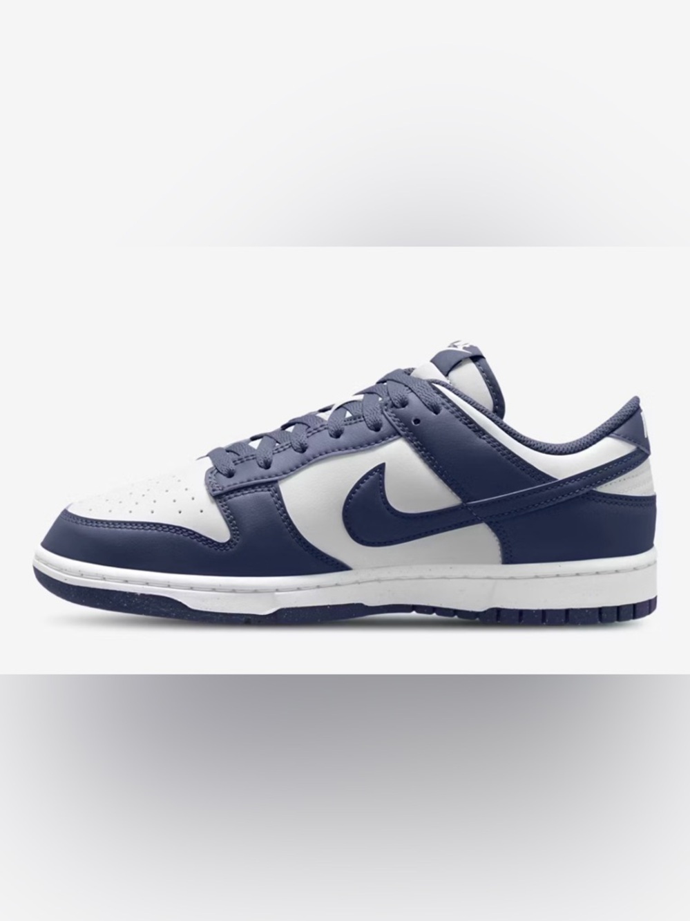Nike Low-Top Sneaker - White & Navy